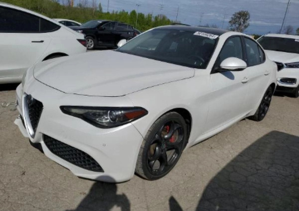 Alfa Romeo Giulia cena 79000 przebieg: 78764, rok produkcji 2018 z Warszawa małe 46